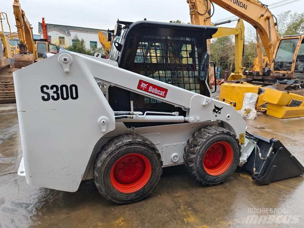 Bobcat S 300 لوادر انزلاقية التوجيه