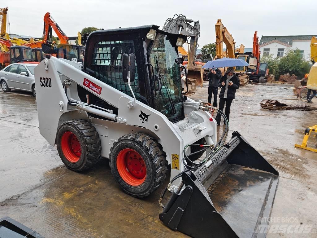 Bobcat S 300 لوادر انزلاقية التوجيه