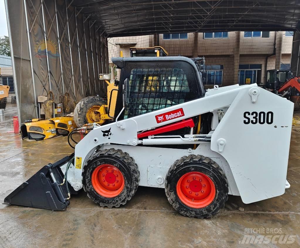 Bobcat S 300 لوادر انزلاقية التوجيه
