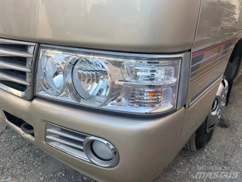 Toyota Coaster Bus حافلة صغيرة