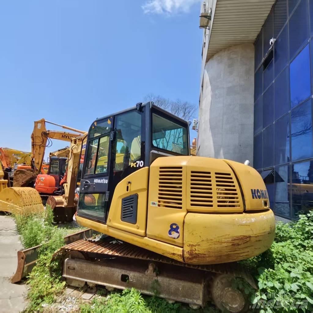 Komatsu PC 70-8 حفارات زحافة