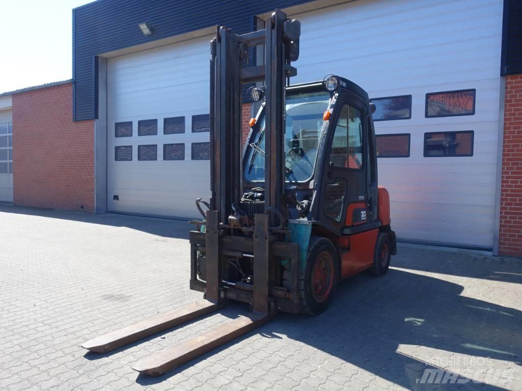 Nissan FGD 02A30Q شاحنات الديزل