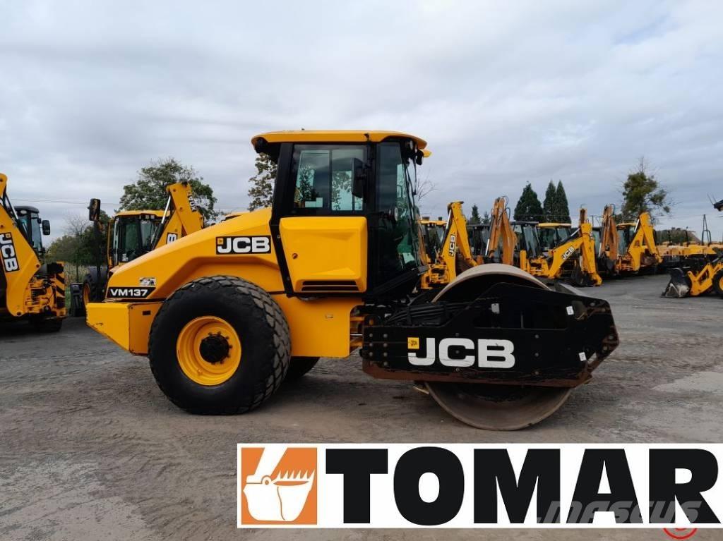 JCB Vibromax VM 137 مداحل ثنائية الاسطوانة