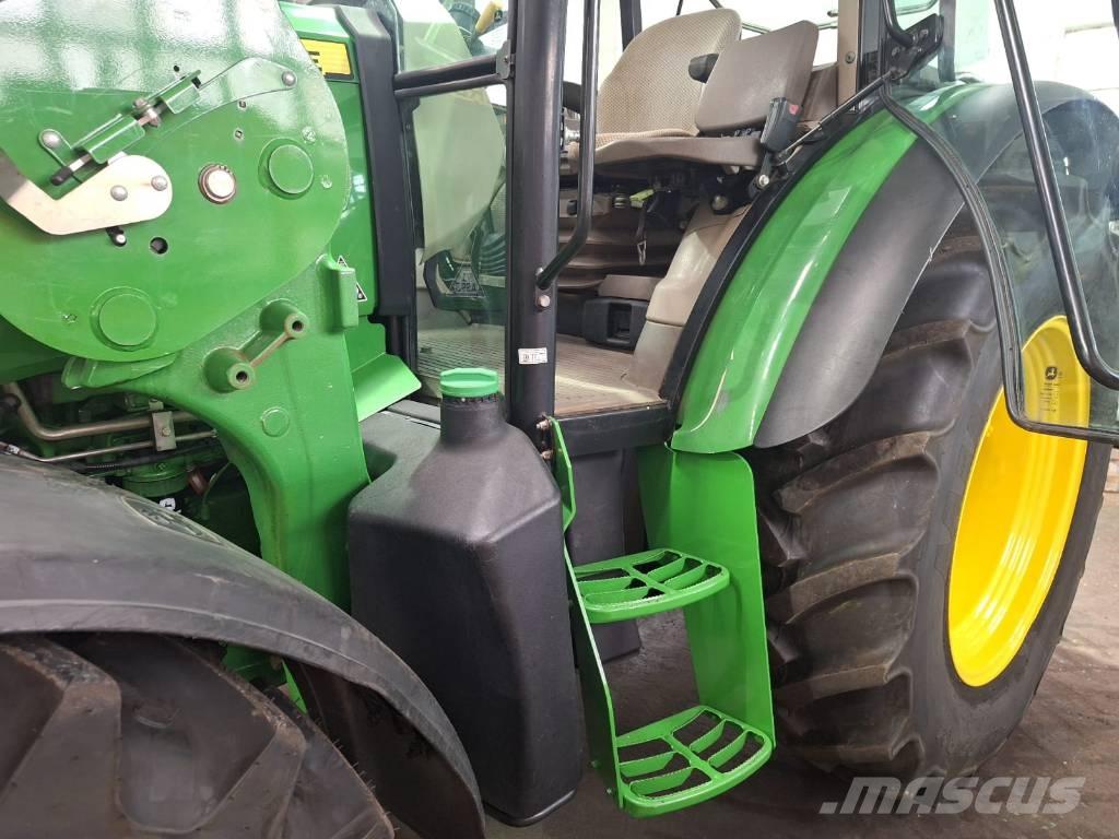 John Deere 5115 M الجرارات