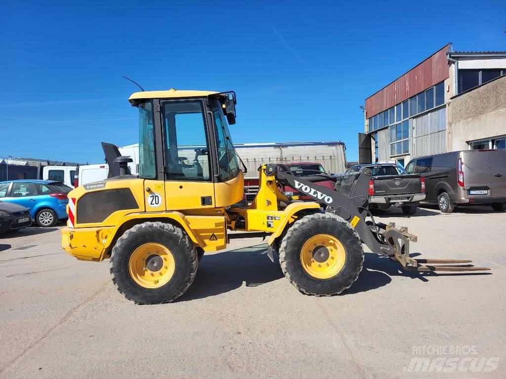 Volvo L 30 G لوادر بعجل