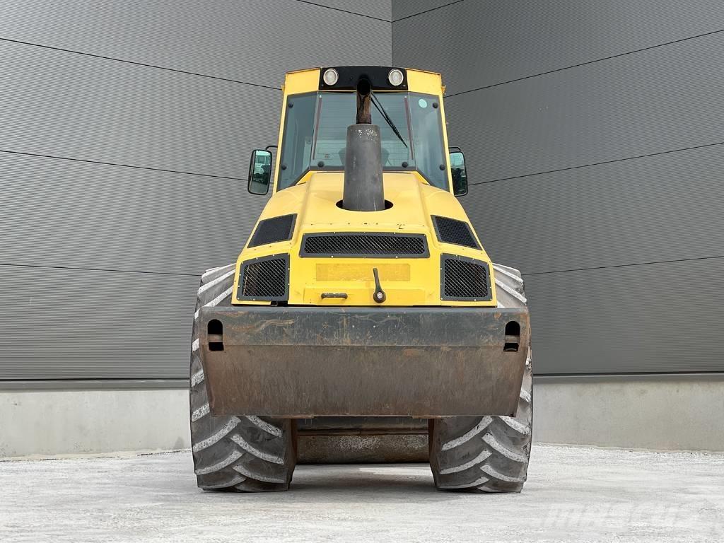 Bomag BW 213 DH-4 مداحل أحادية الأسطوانة