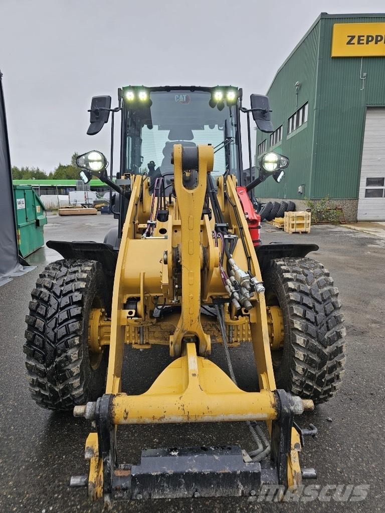 CAT 908 HF لوادر بعجل