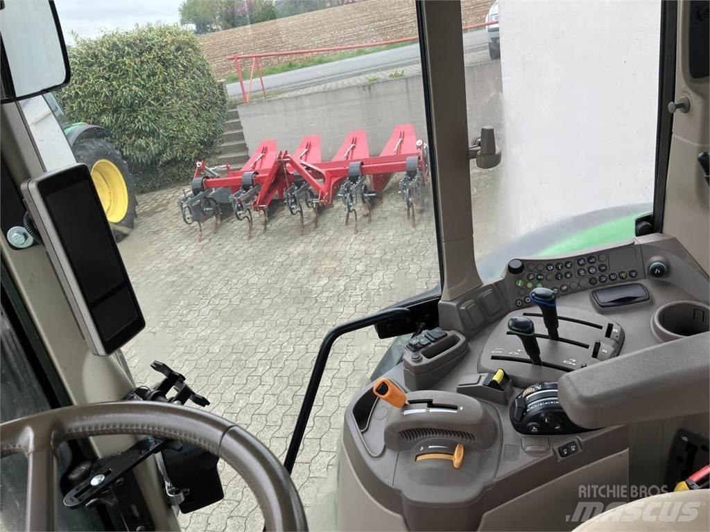 John Deere 6120M الجرارات