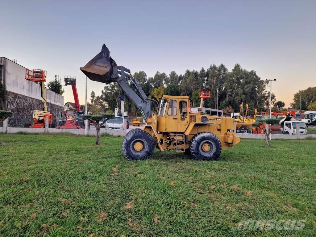 Volvo L 90 لوادر بعجل