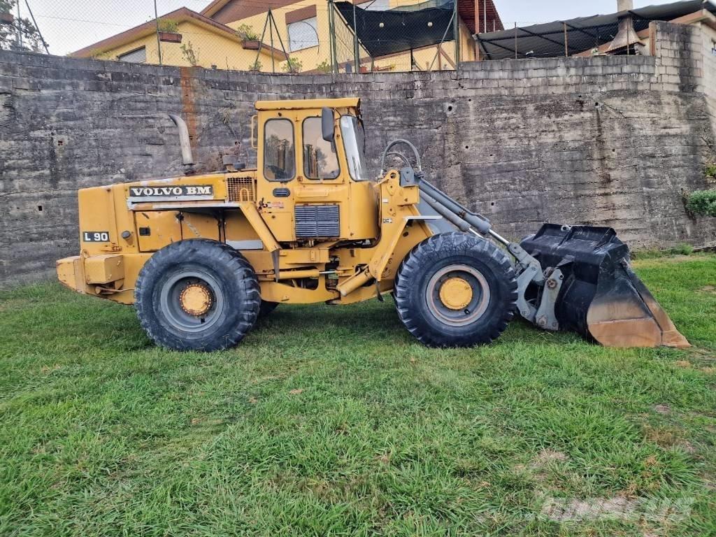 Volvo L 90 لوادر بعجل