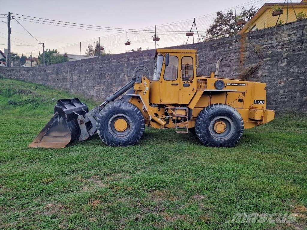 Volvo L 90 لوادر بعجل