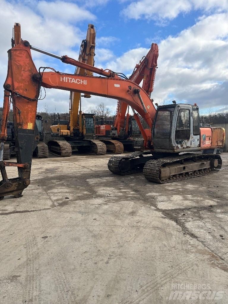 Hitachi Ex200-5 حفارات زحافة