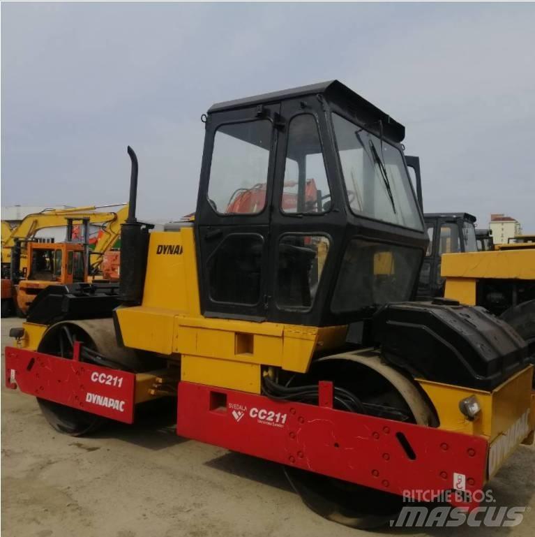Dynapac CC 211 مداحل ثنائية الاسطوانة