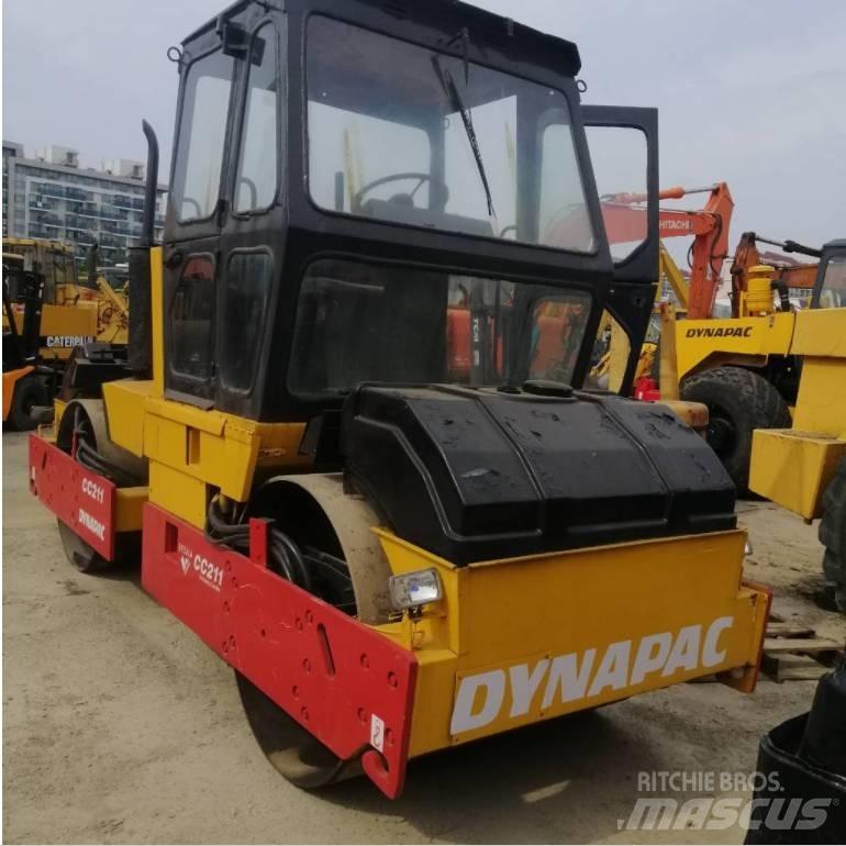 Dynapac CC 211 مداحل ثنائية الاسطوانة