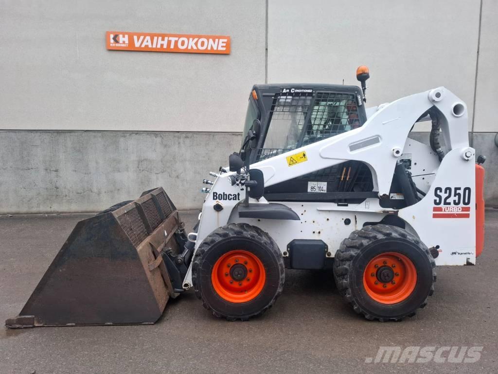 Bobcat S 250 لوادر انزلاقية التوجيه