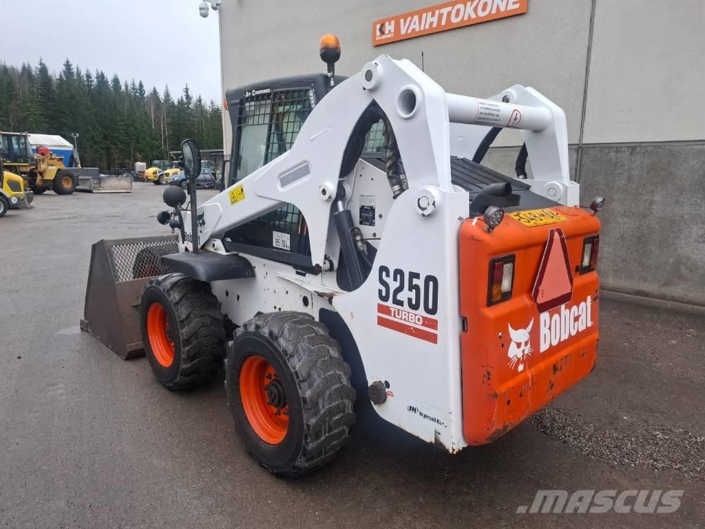 Bobcat S 250 لوادر انزلاقية التوجيه