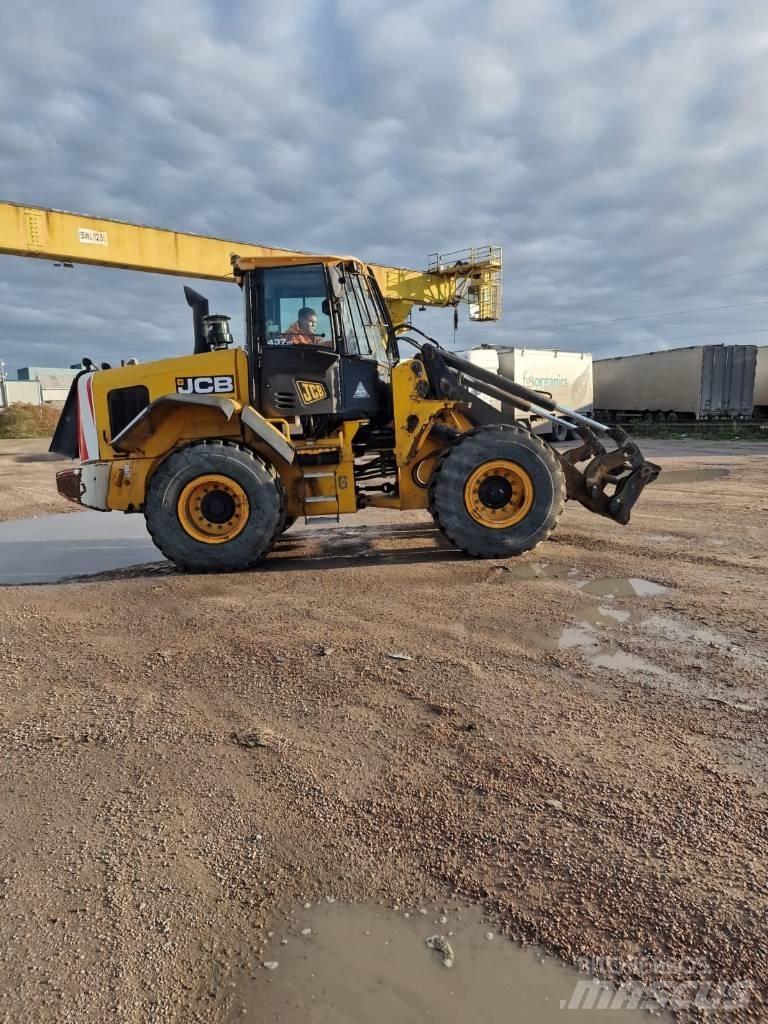 JCB 437 HT لوادر بعجل