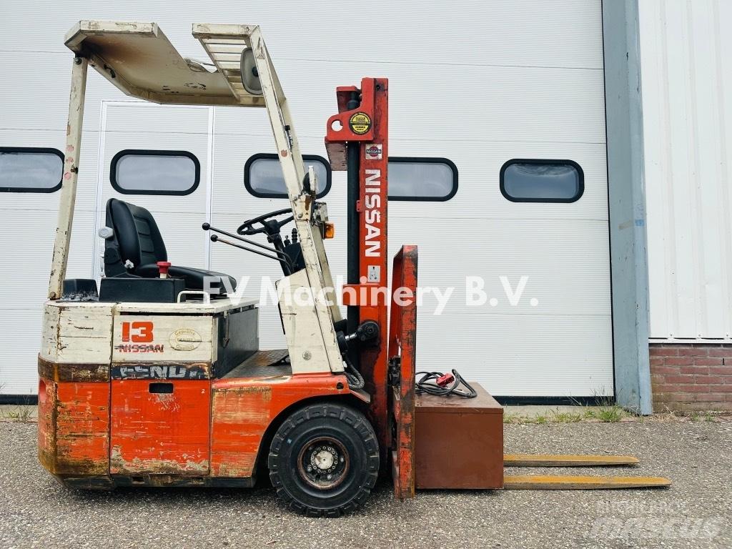 Nissan S01 D 13 U شاحنات ذات رافعات شوكية تعمل بالكهرباء