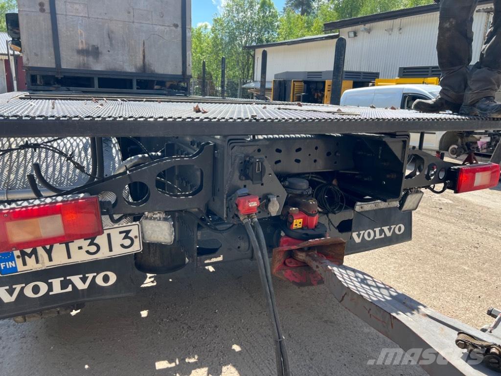 Volvo FM 480 4x4 +2 شاحنات بمقصورة وهيكل