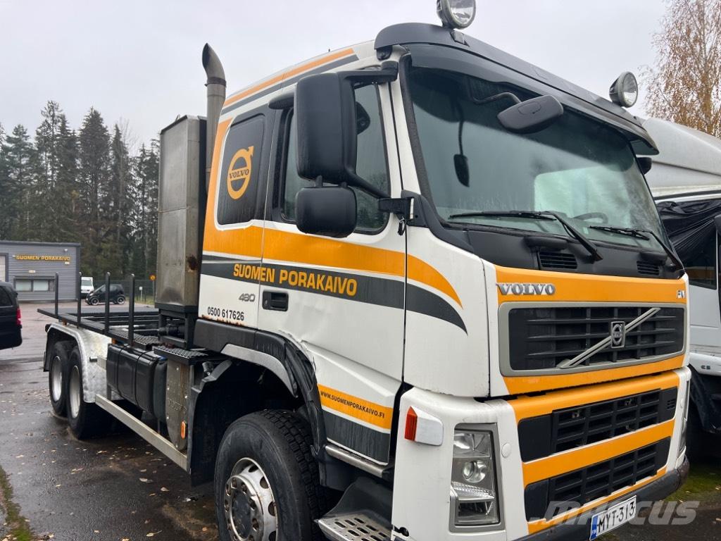 Volvo FM 480 4x4 +2 شاحنات بمقصورة وهيكل