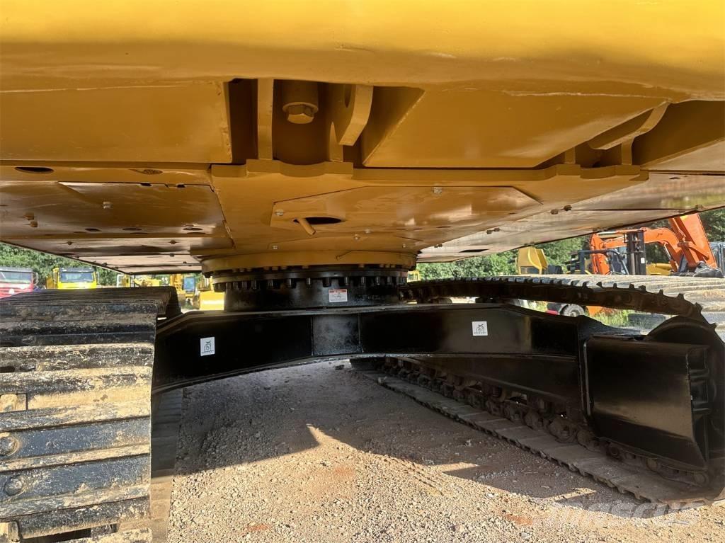 CAT 320C حفارات زحافة