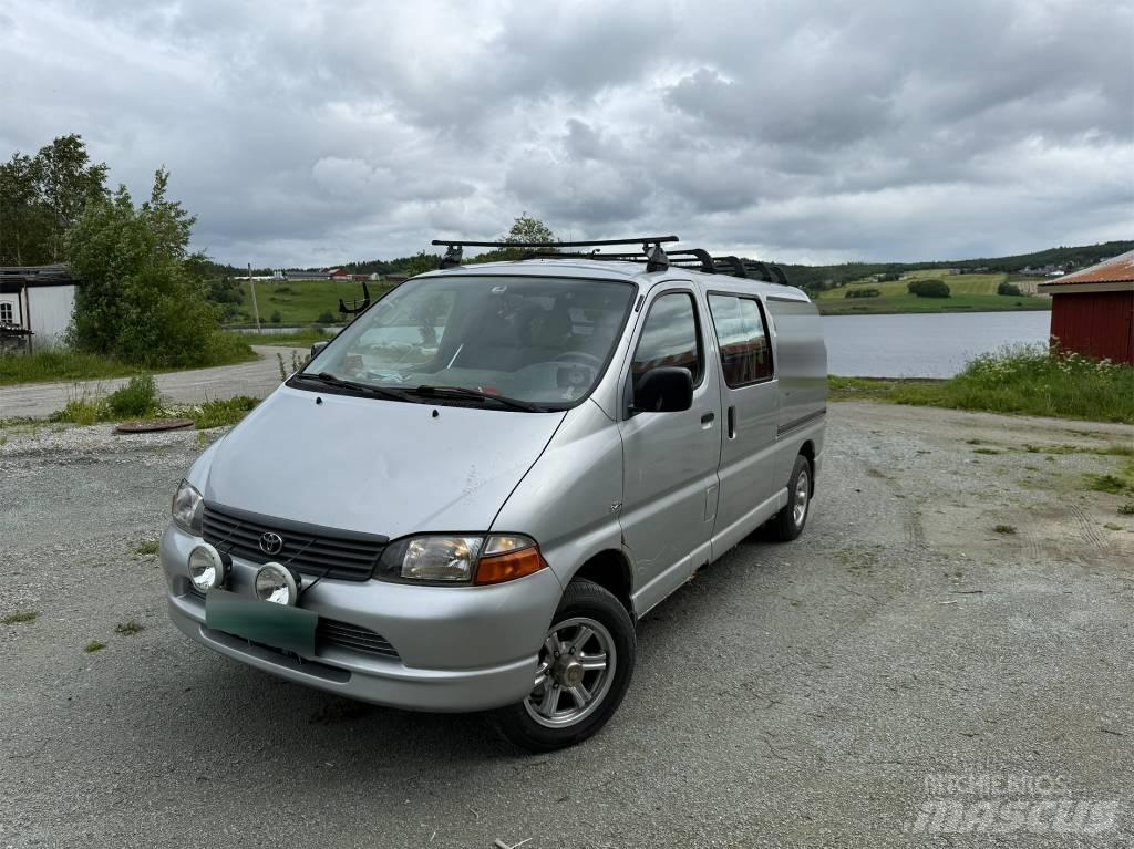 Toyota Hiace 4x4 شاحنة مقفلة