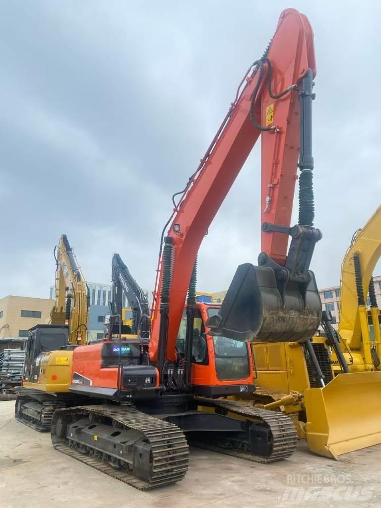 Doosan DX 225 LC حفارات زحافة