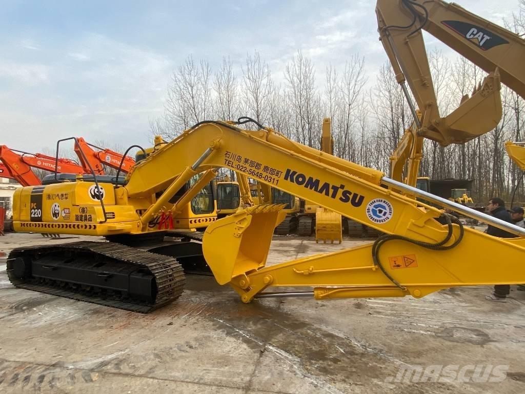 Komatsu PC 220-8 حفارات زحافة