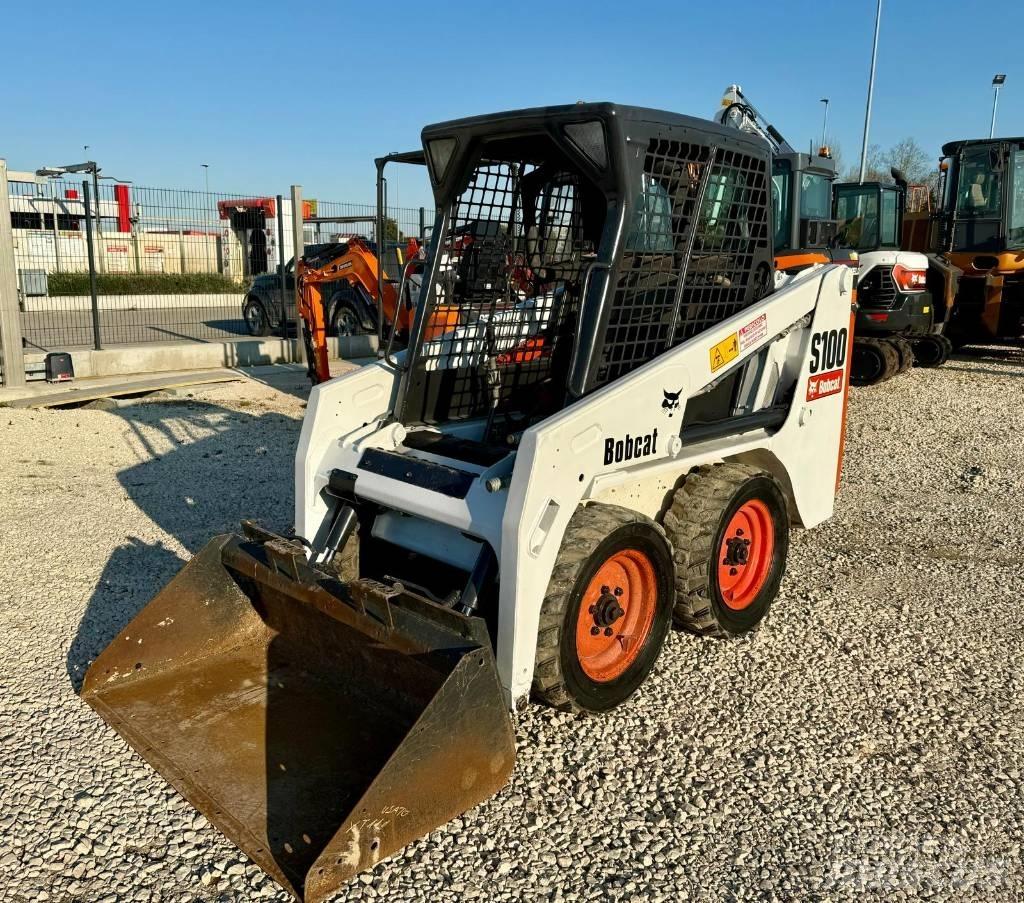 Bobcat S 100 لوادر انزلاقية التوجيه