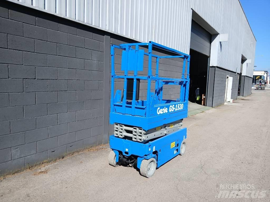 Genie GS 1532 رافعات مقصية الشكل