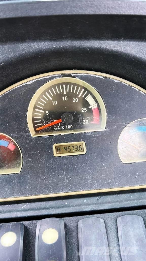 CAT 420 E لوادر ذات جرافات عكسية