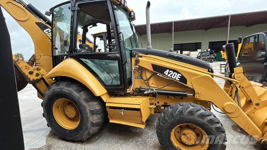 CAT 420 E لوادر ذات جرافات عكسية