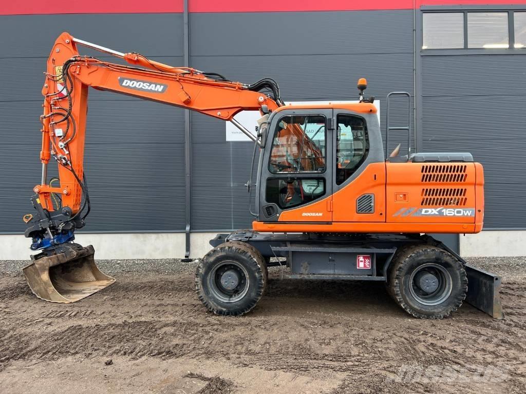 Doosan DX 160 W-3 حفارات بعجل