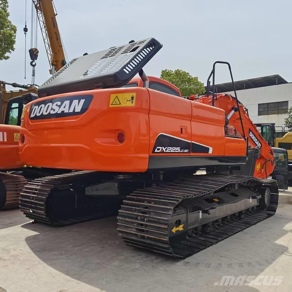 Doosan DX 225 حفارات زحافة