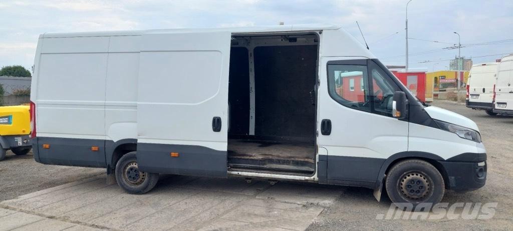 Iveco 35-180 شاحنة مقفلة