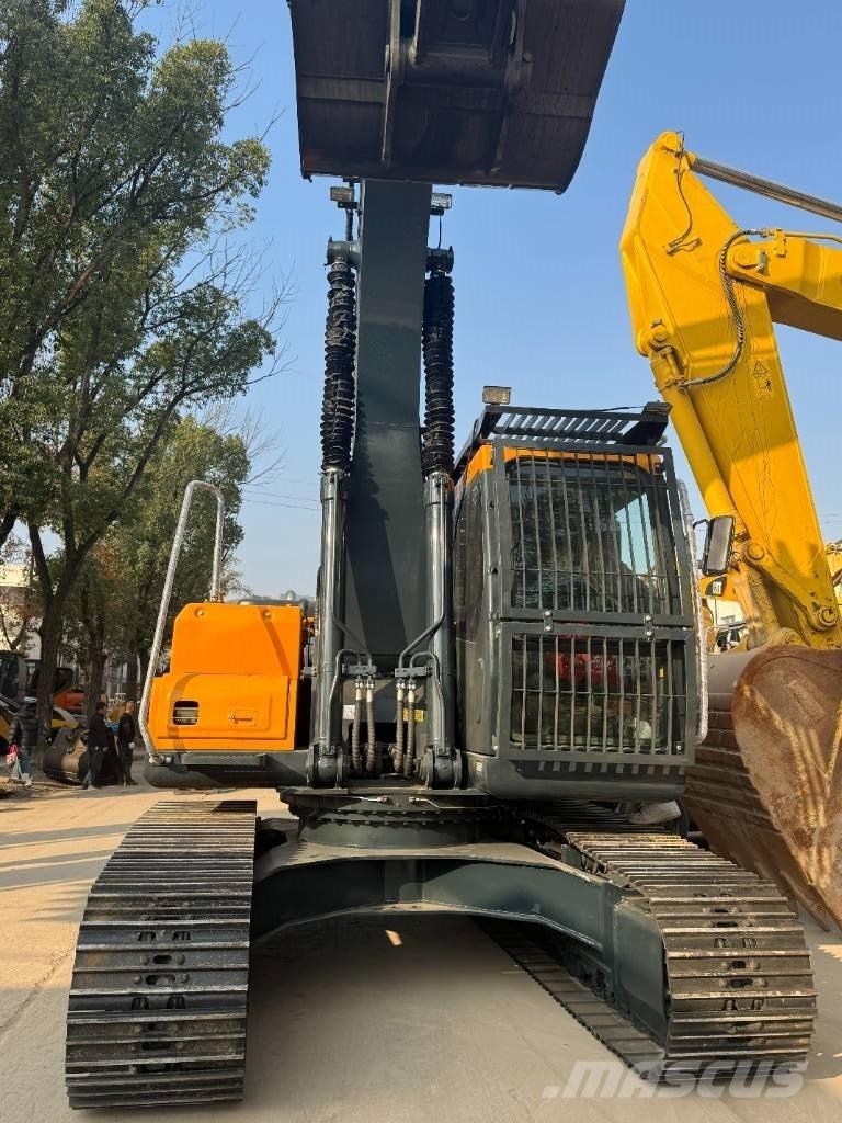 Hyundai HX 220 حفارات وسط 7 طن - 12 طن