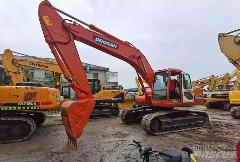 Doosan DH 225 LC-7 حفارات زحافة