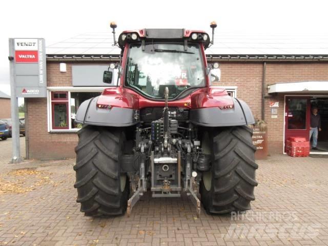 Valtra T154 VERSU الجرارات