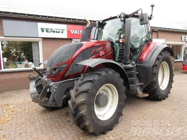 Valtra T154 VERSU الجرارات