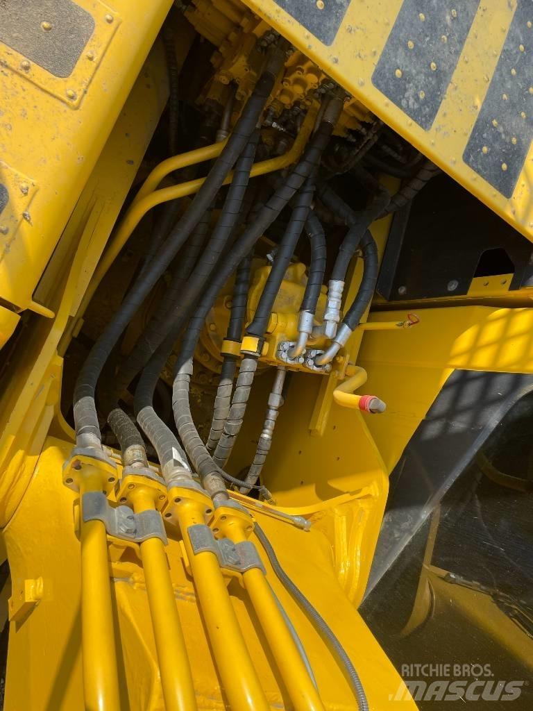 Komatsu PC 210 LC حفارات زحافة