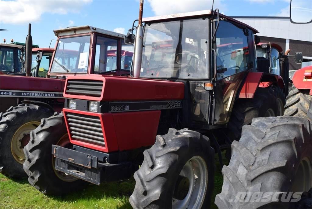 Case IH 844 XLN الجرارات