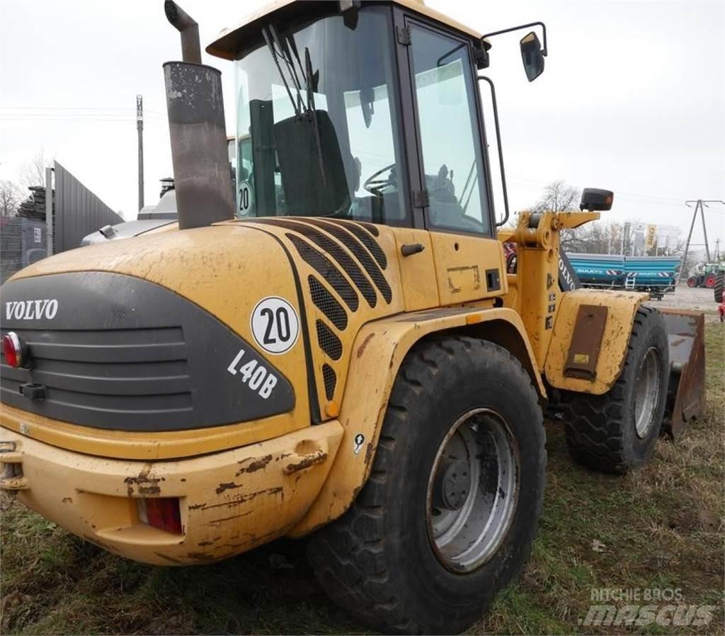 Volvo L 40B لوادر بعجل