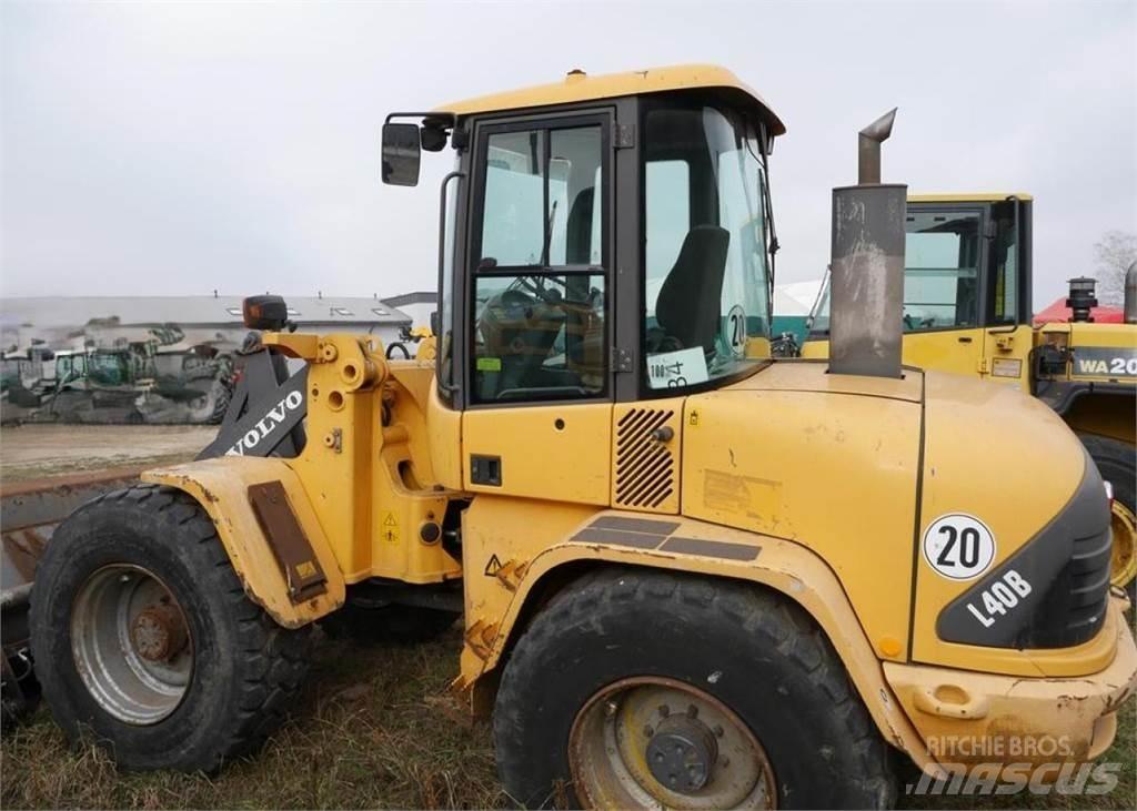 Volvo L 40B لوادر بعجل