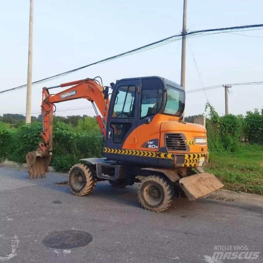 Doosan DX60W حفارات بعجل