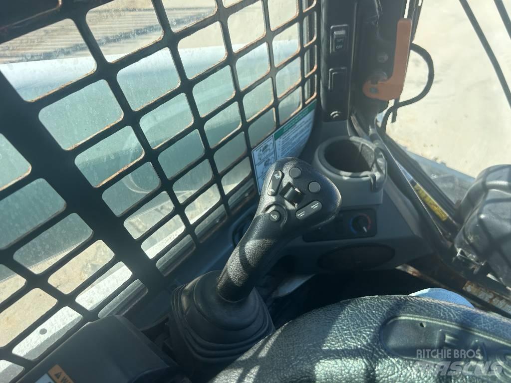 Bobcat S740 لوادر انزلاقية التوجيه