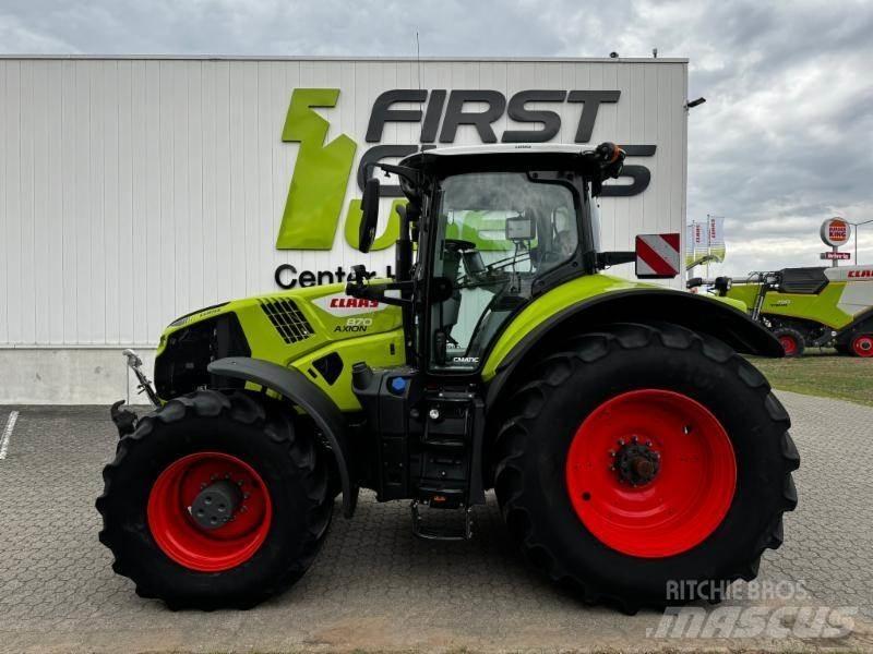 CLAAS AXION 870 الجرارات