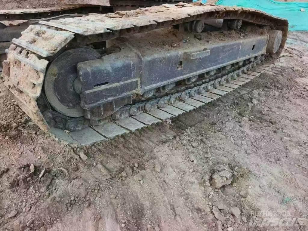 Kobelco SK 210-8 حفارات زحافة