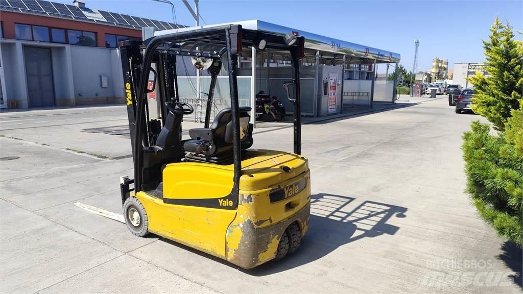 Yale ERP16 VT شاحنات ذات رافعات شوكية تعمل بالكهرباء