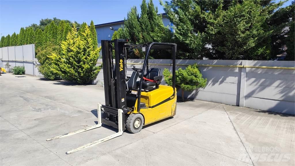 Yale ERP16 VT شاحنات ذات رافعات شوكية تعمل بالكهرباء
