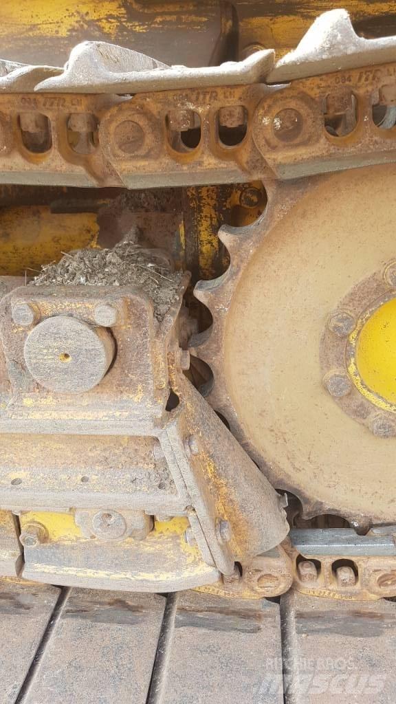 Komatsu D 38 P-1 بلدوزرات مجنزرة